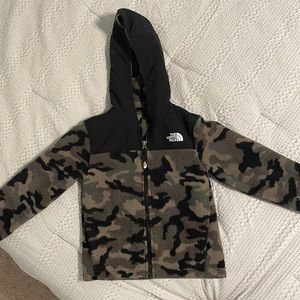 Boys youth XS North Face fleece.